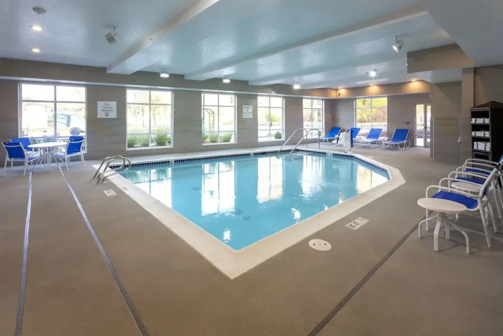 Holiday Inn Express & Suites Seattle South - Tukwila, an IHG Hotel