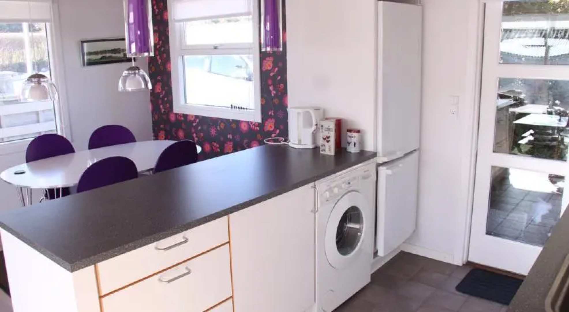 Anemone 26 Holiday House