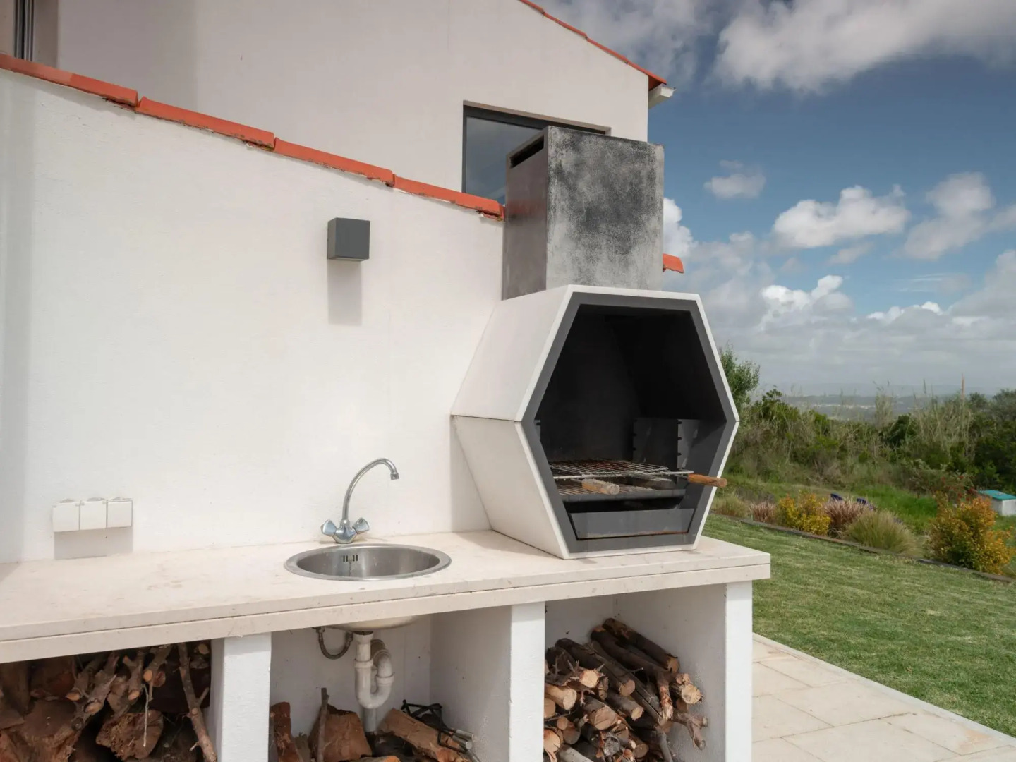 Oceanview Cliff Retreat