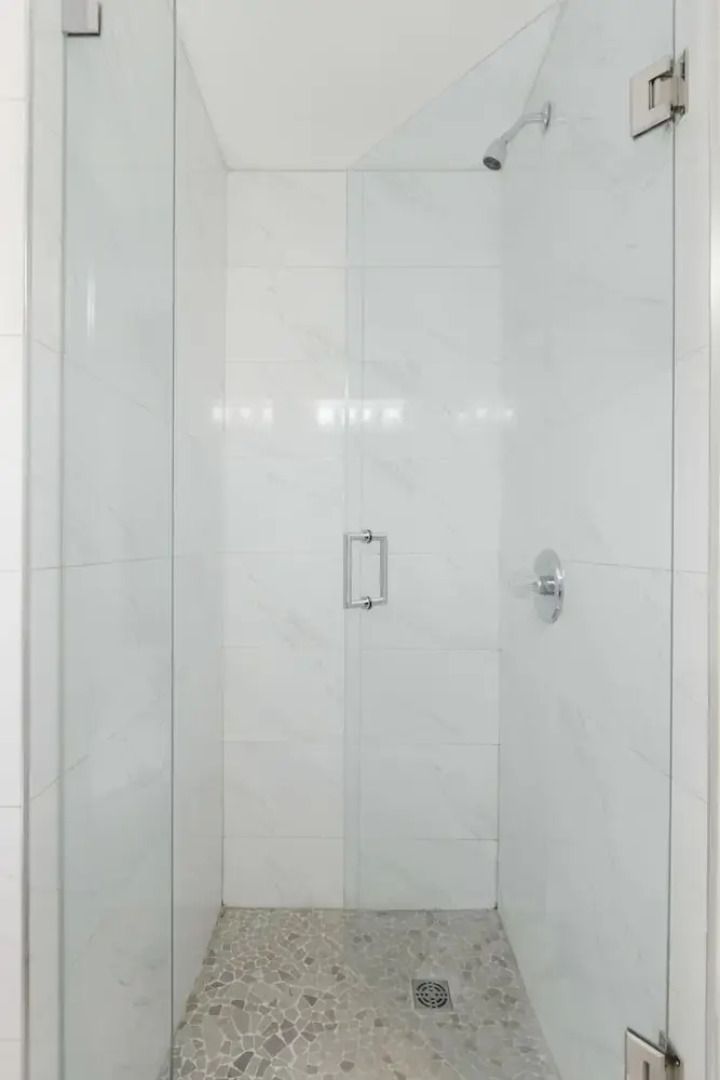 Stylish 1 BR Suite in North Vancouver 10 Mins ski