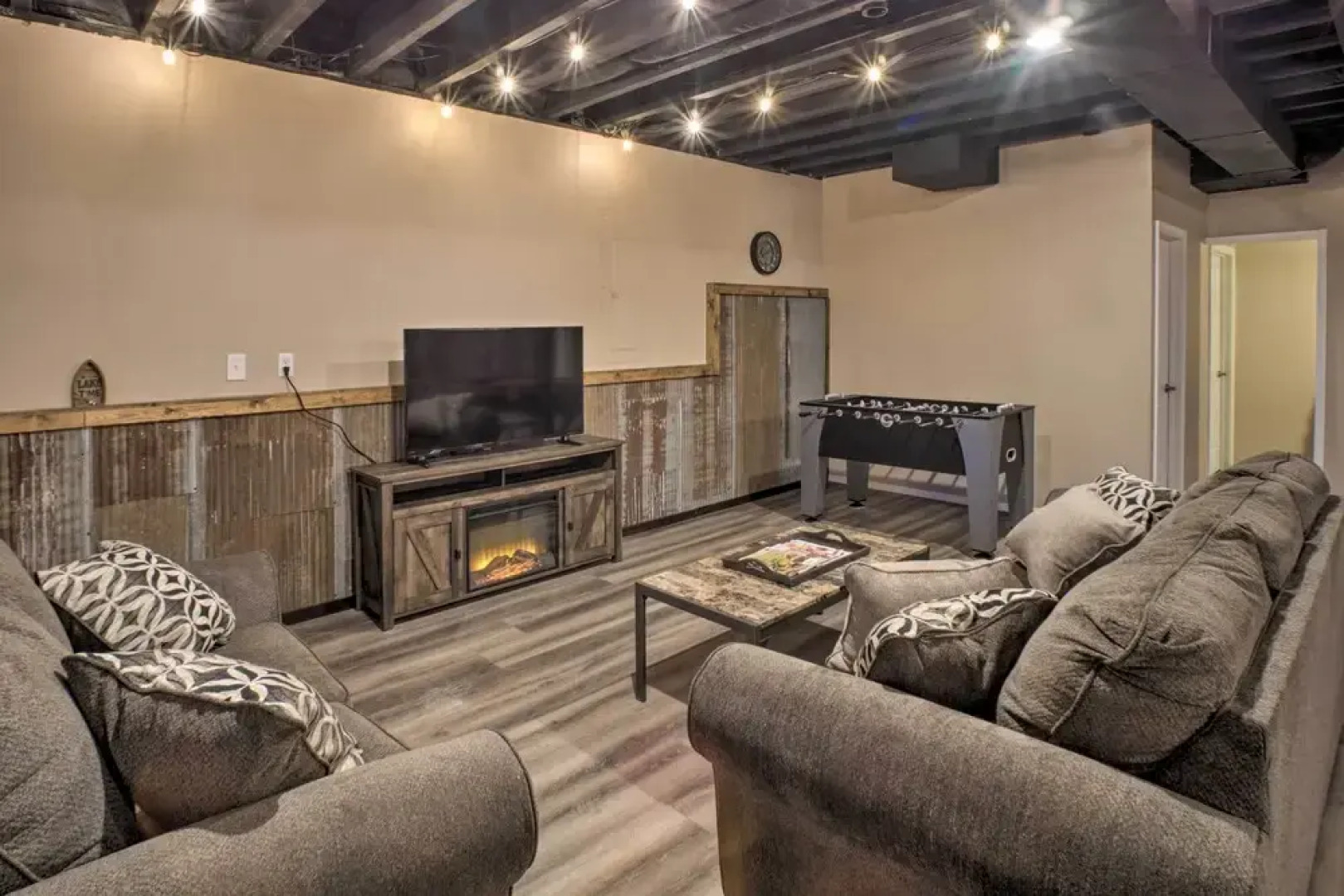 Lakeside Blue Eye Escape w/ Game Room & Hot Tub!