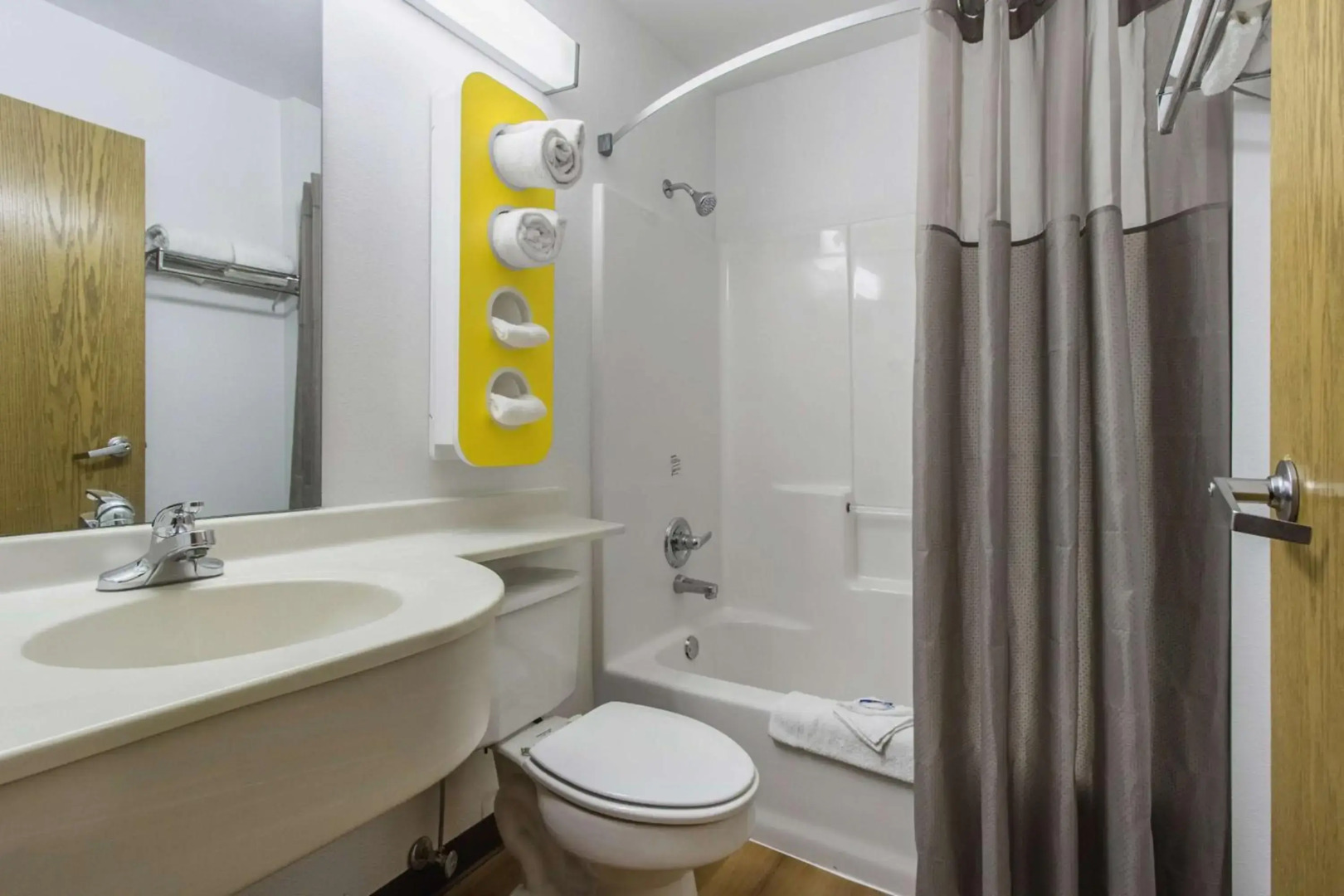 Microtel Inn & Suites by Wyndham Cleveland Streetsboro