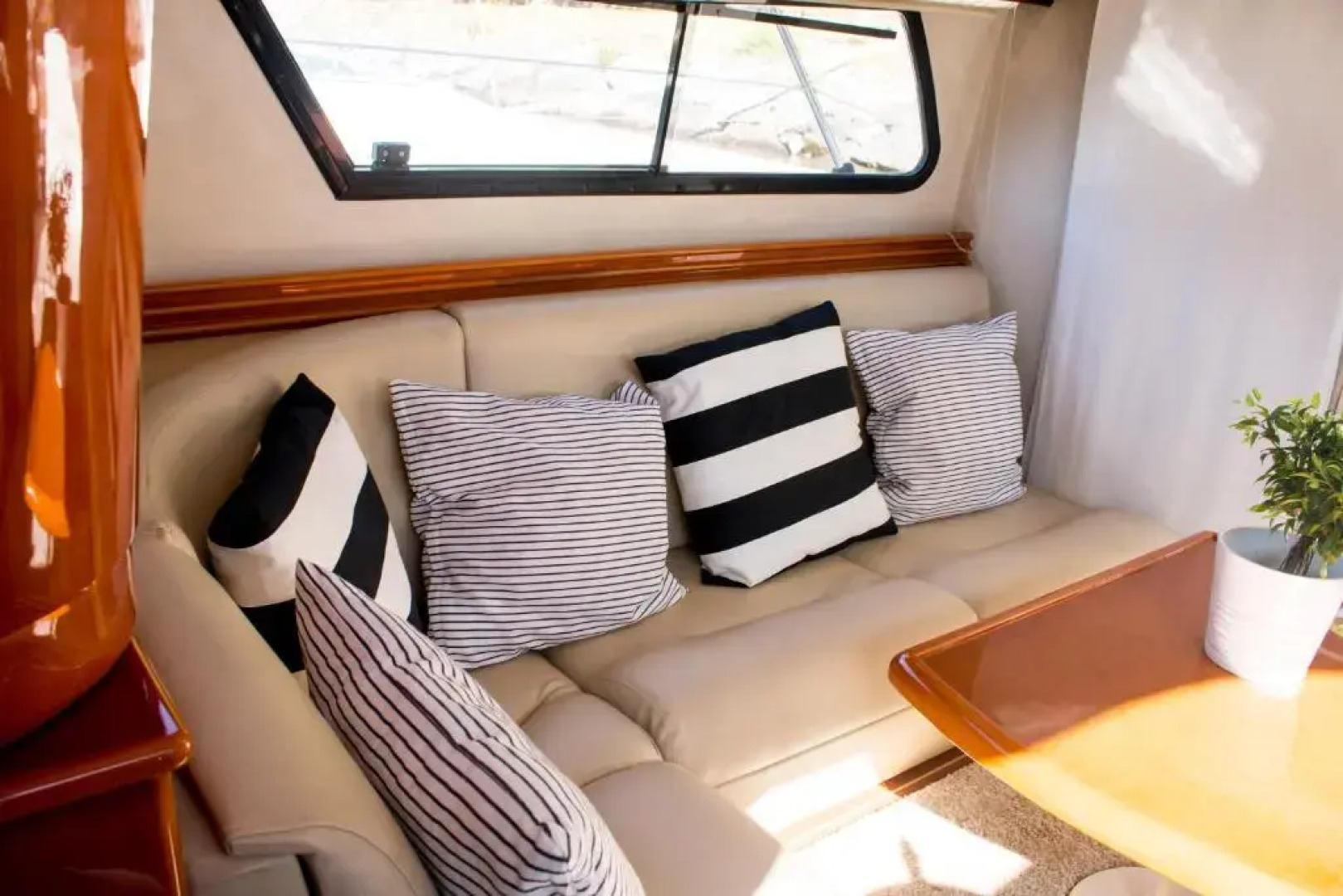 AQUADOURO Yacht RADAMES - Sleep Boat Experience