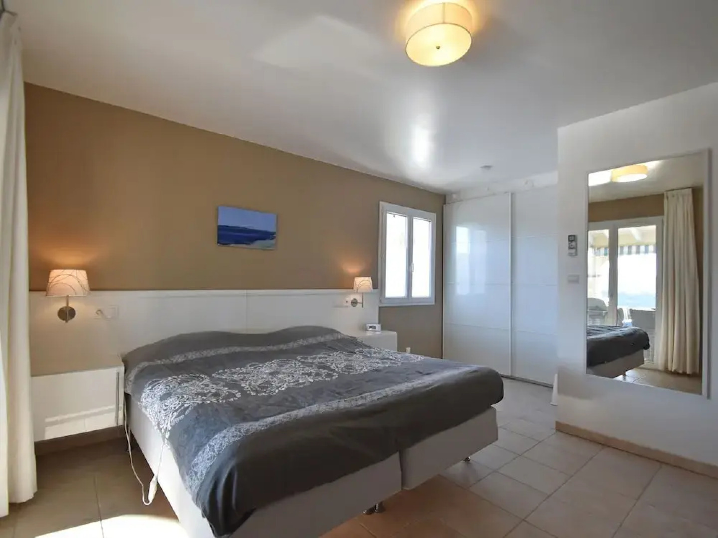 Air-conditioned villa with heated pool, guesthouse and stunning views