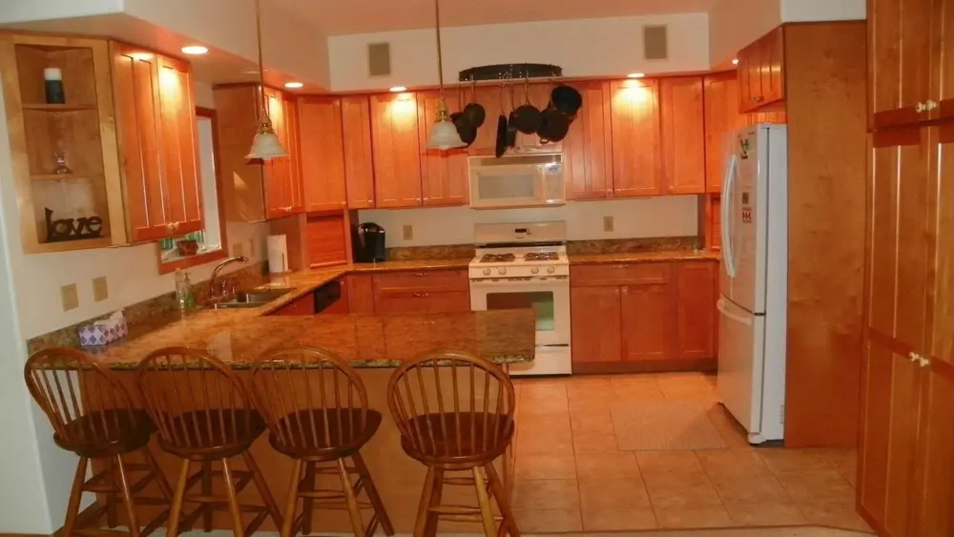 A Charming Private Home Rental, Beautifully Landscaped and Located in Forest Ridge, Lincoln, NH - Fr42l