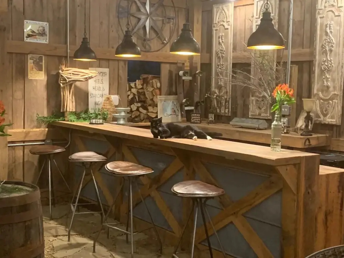 Historic Boyd Harvey House and Grounds 2 Bedroom Home by RedAwning