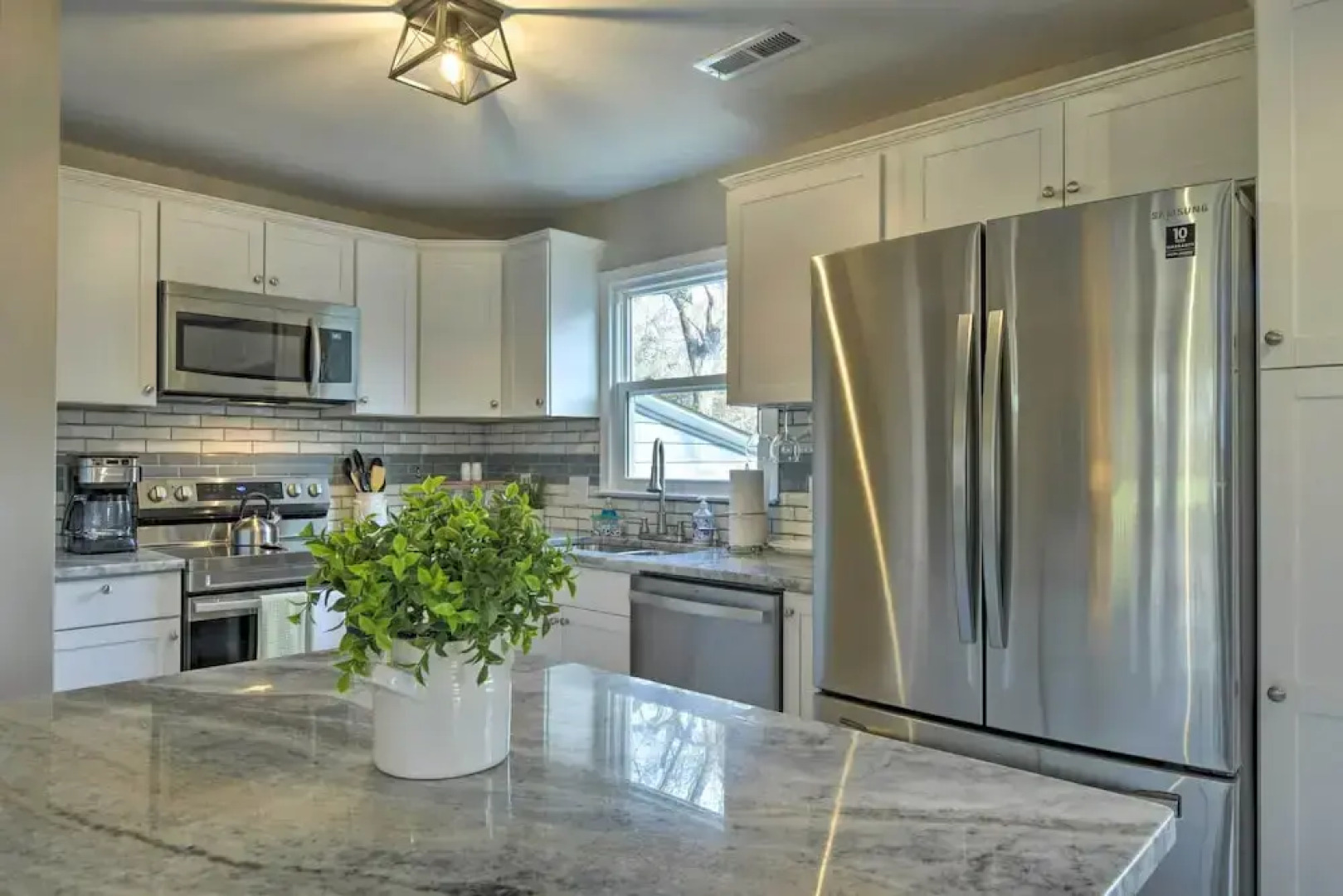 Sunny Family Home, 3 Mi to High Point Market!