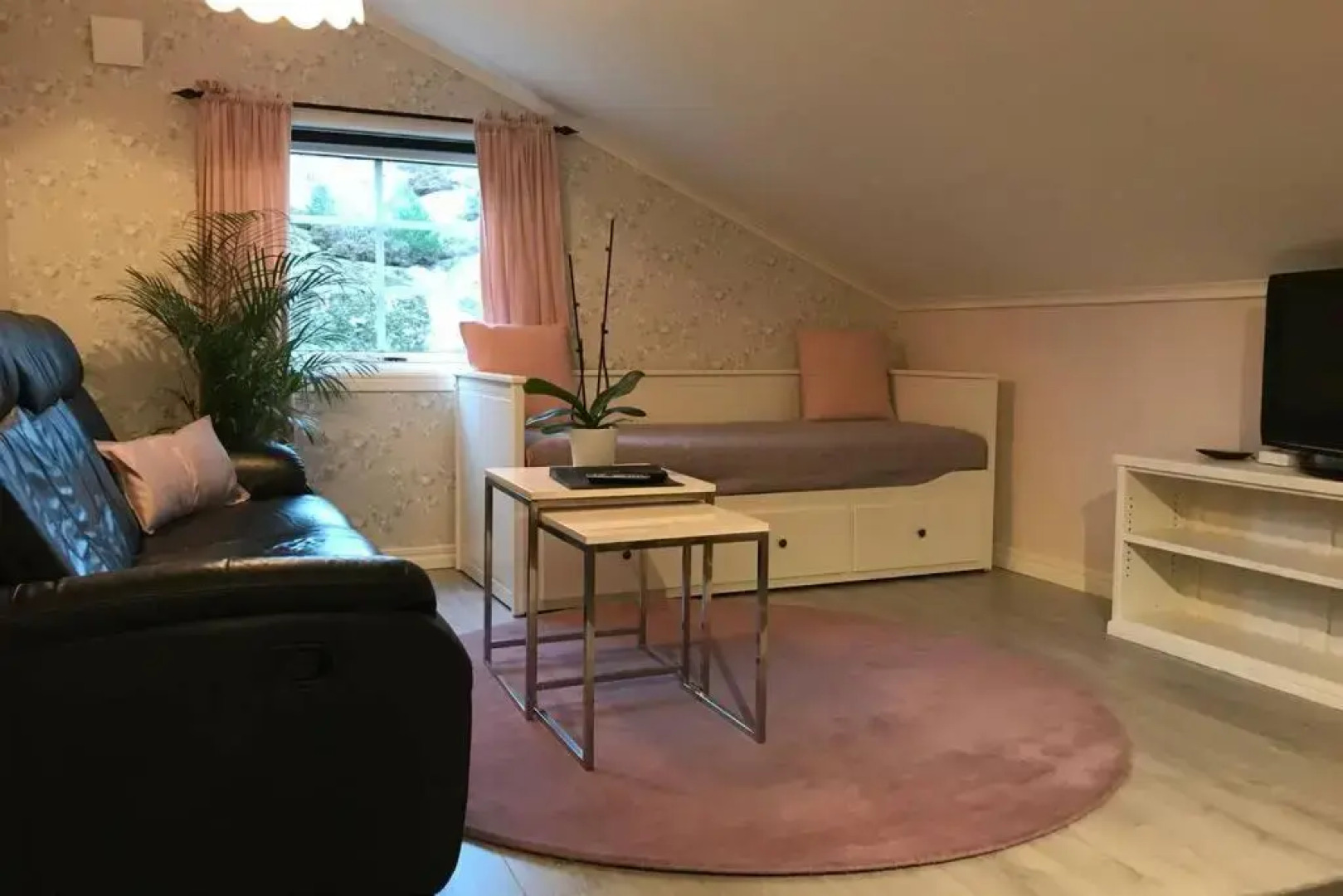 Fagerbacka Svit. Trivsam lägenhet nära havet