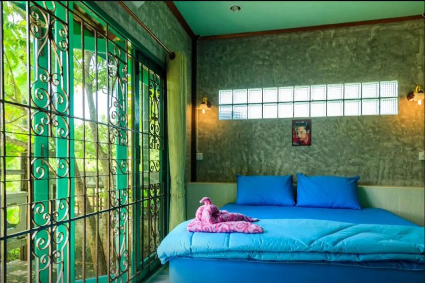 Pop Riverside Homestay