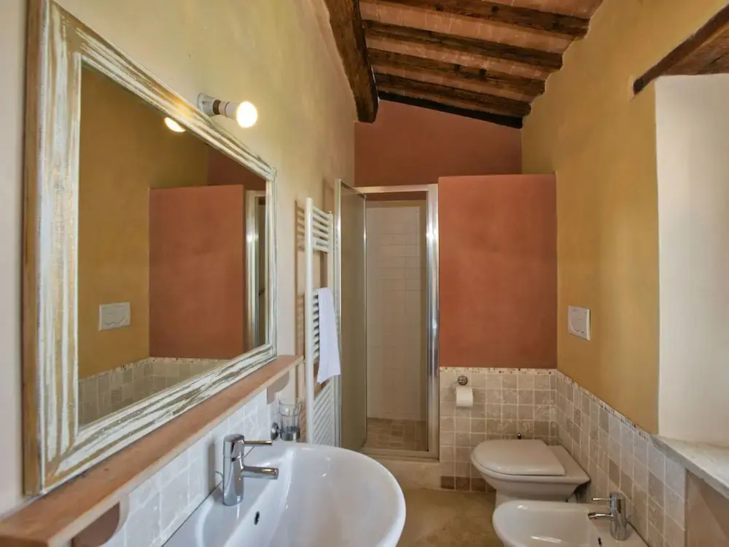 Majestic Farmhouse in Lucignano With Swimming Pool