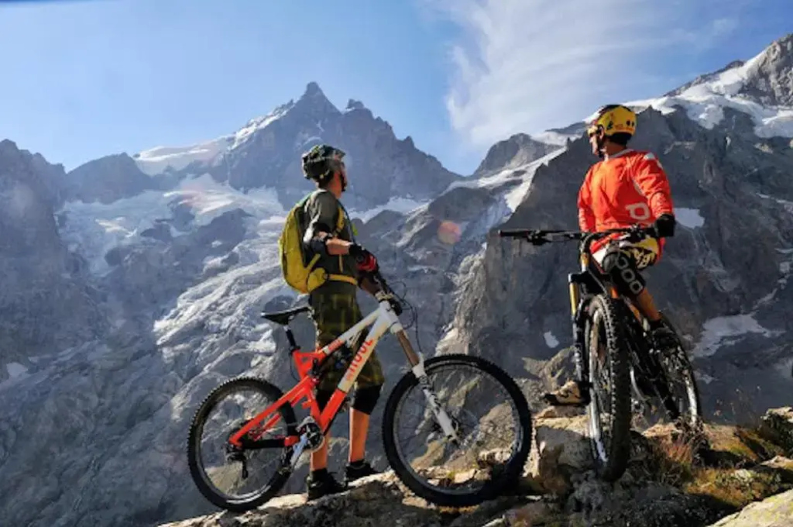 Chalet la Cachette Cyclists Skiers