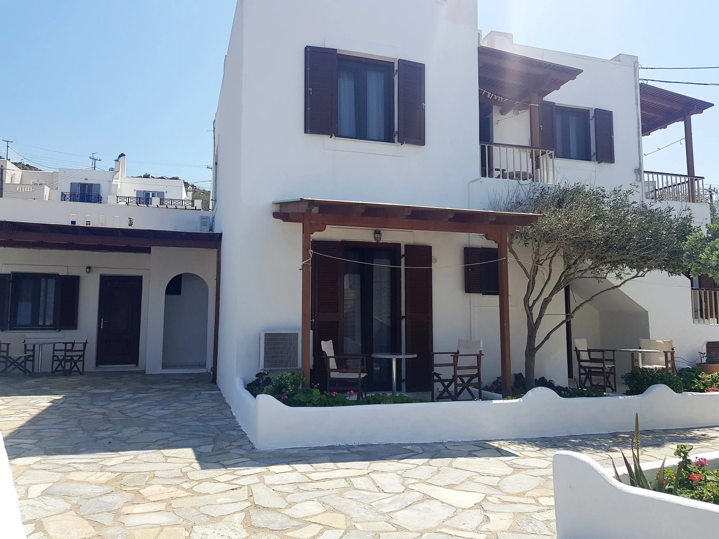 Petros Studios & Suites