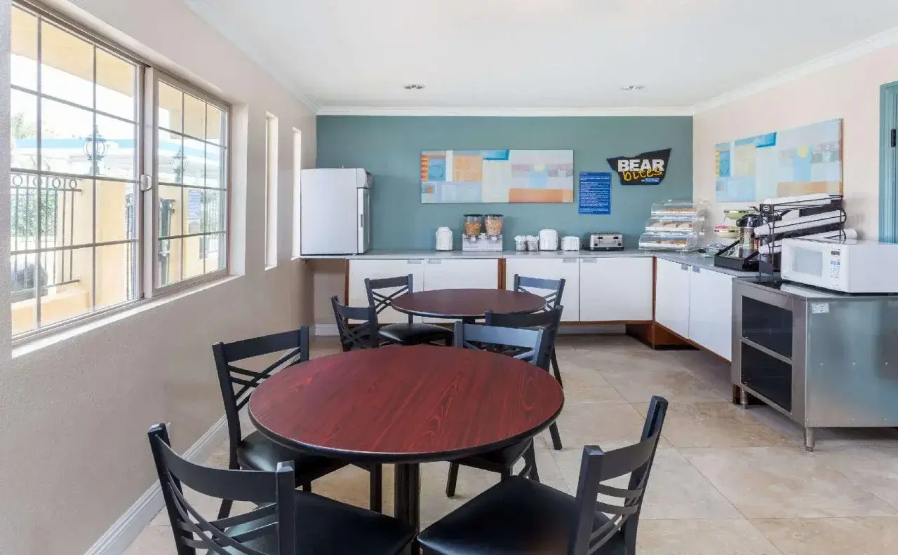 Hotel Avenida - Oceanside Camp Pendleton