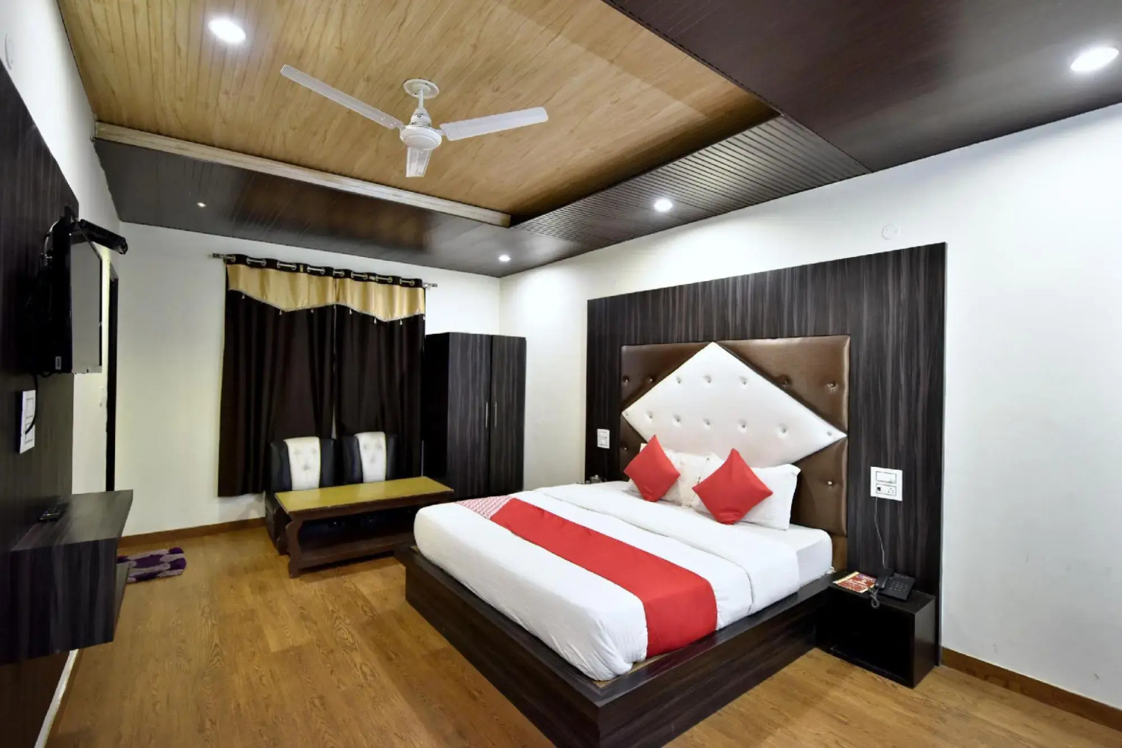 Hotel Dalhousie Grand