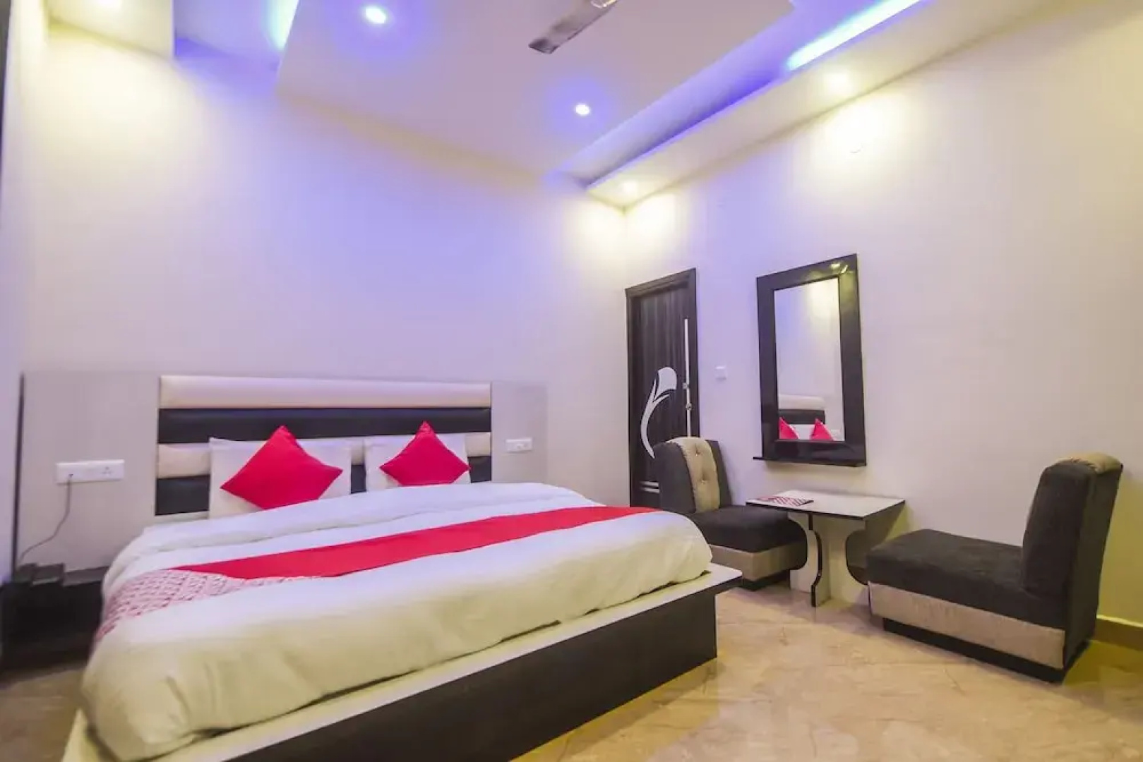 OYO 15428 Hotel Grand Hills