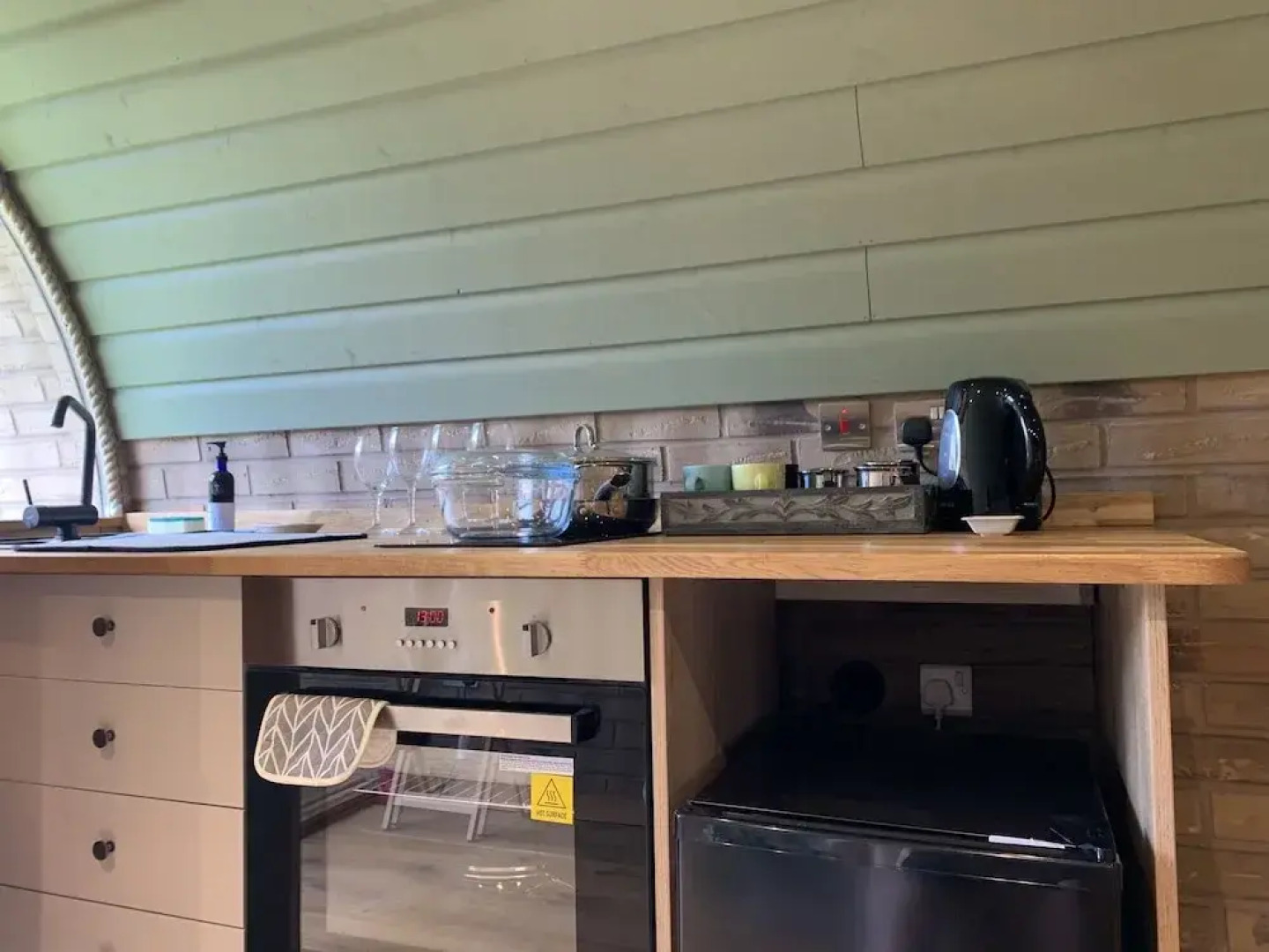 Cosy Escape Heated Luxury pod With hot tub