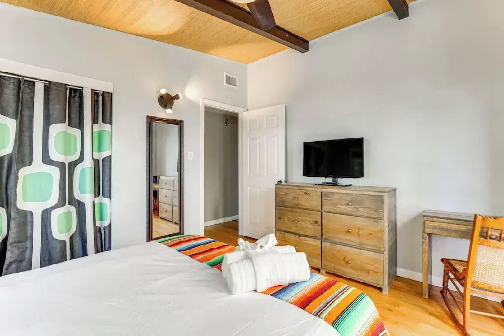 Peaceful Vista House w/ Gas Grill: 1 Mi to Dtwn!