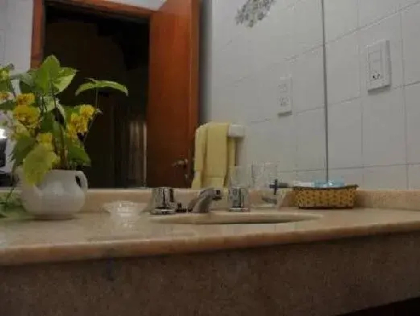 L'Hirondelle - Adults Only