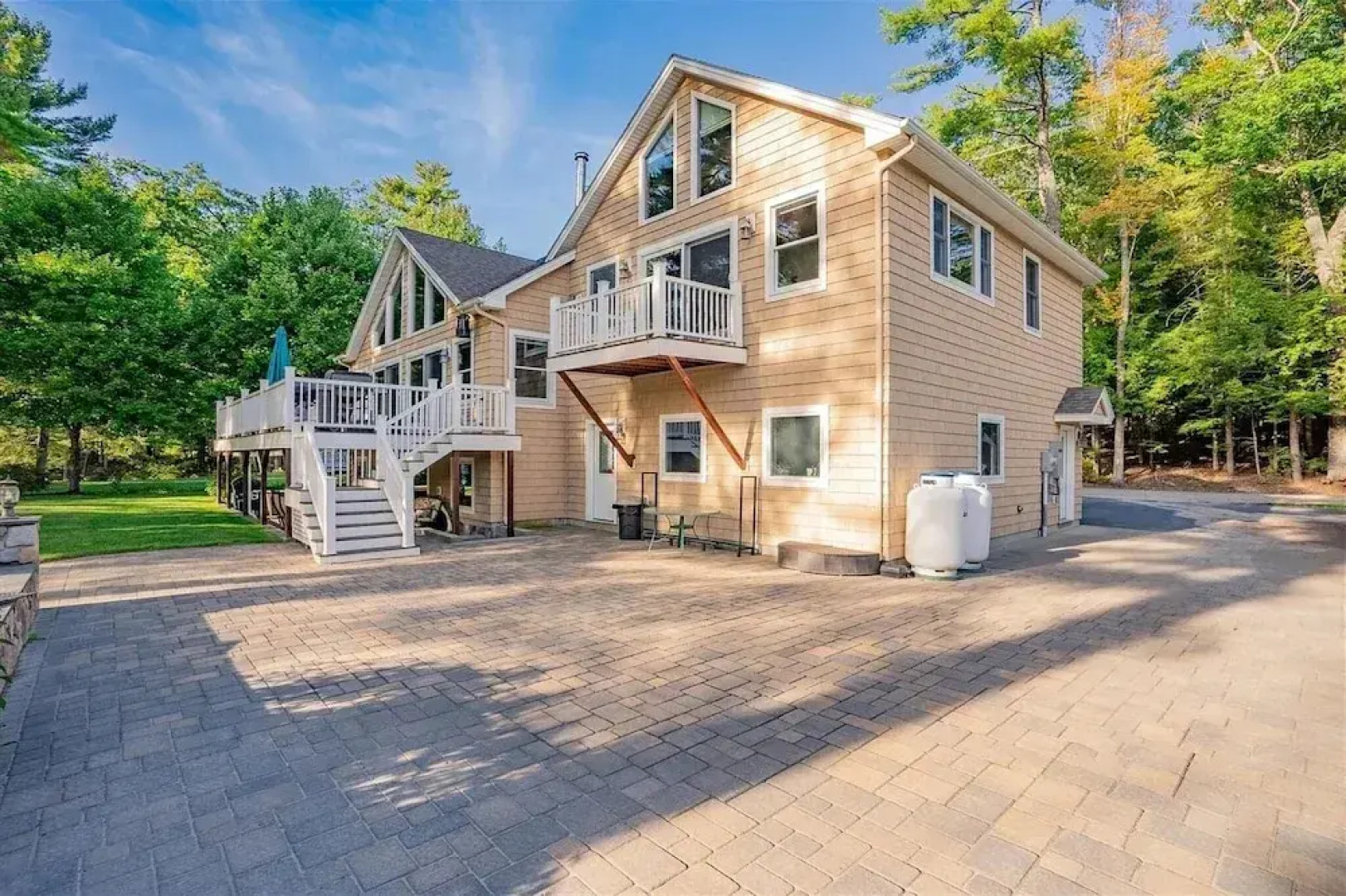 Sandy Cove - Limit 14 4 Bedroom Villa by RedAwning