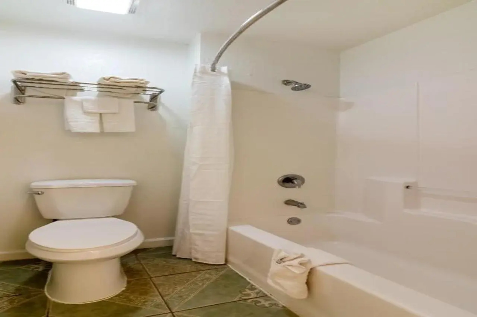 OYO Garden Inn and Suites Pearsall I-35 East