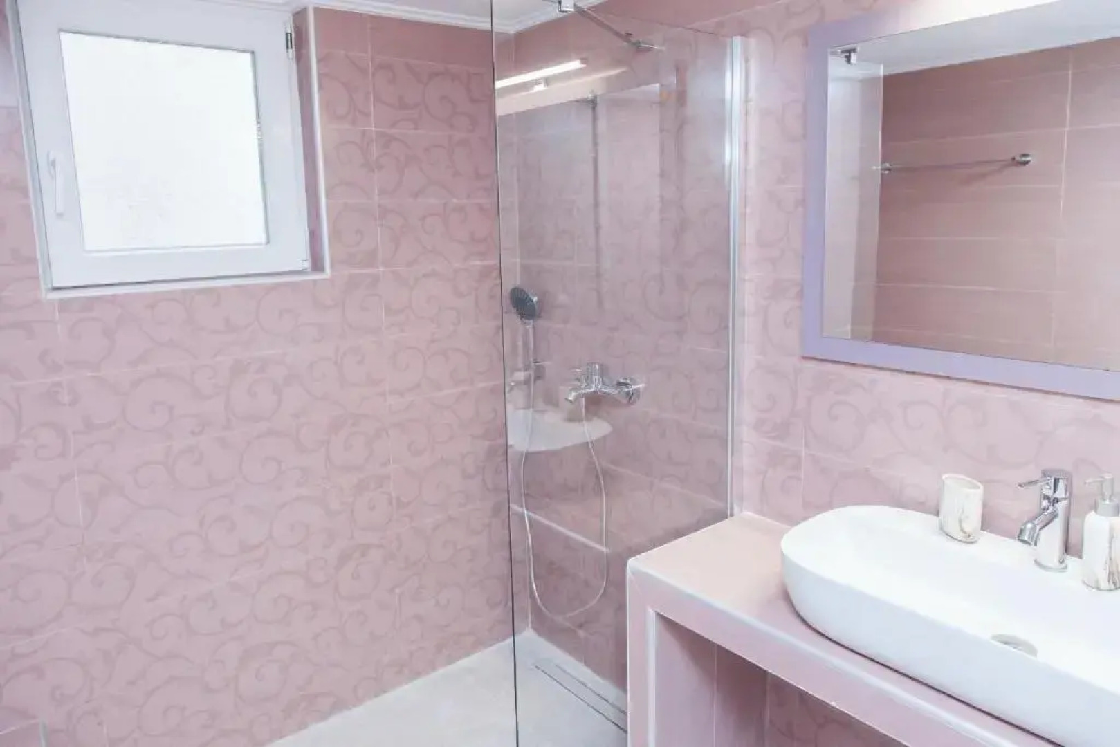 Modern 3-bedroom Apartment Next to Koridallos square