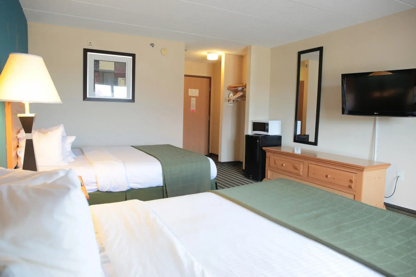 American Inn and Suites