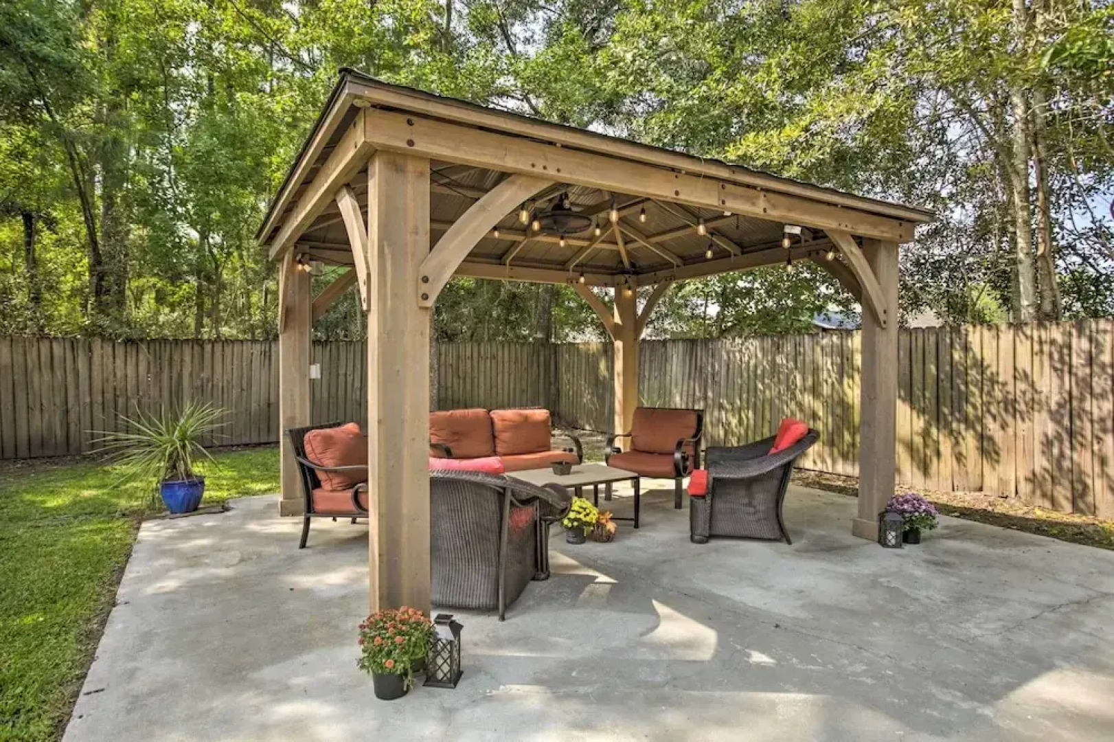 Waveland Family House, 4-minute Drive to the Beach