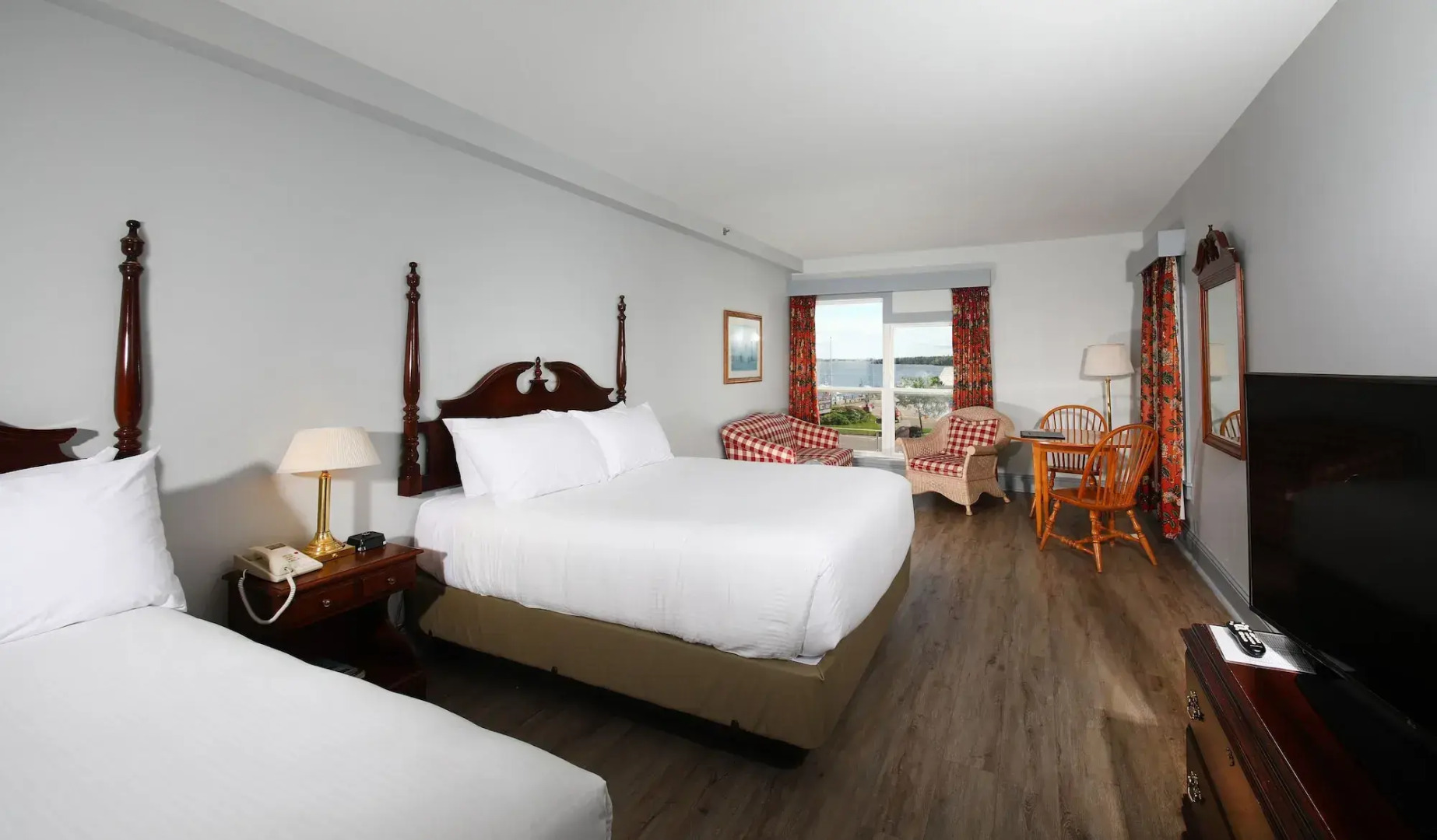 Loyalist Country Inn & Conference Centre