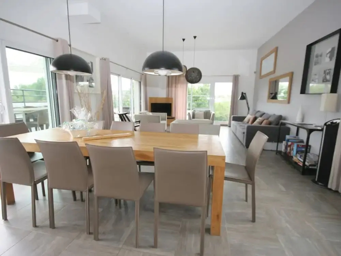 Beautiful Modern Villa With Pool, Jacuzzi and a Luxury Kitchen Island