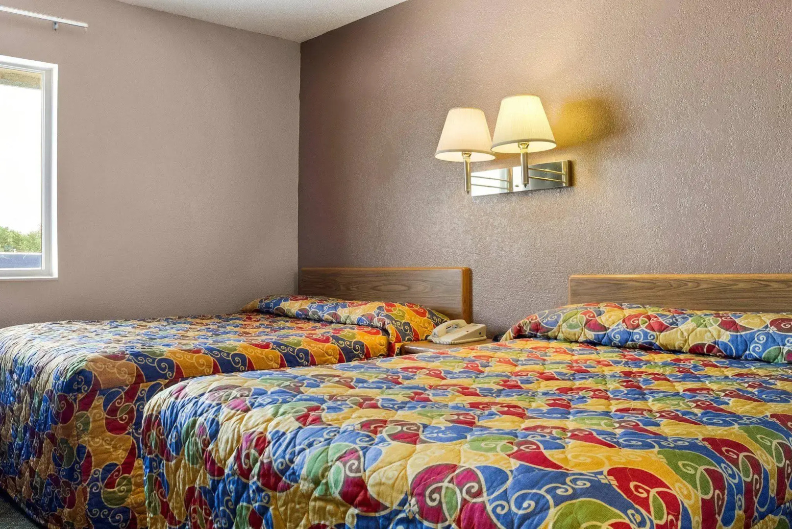 Bison Inn & Suites on University