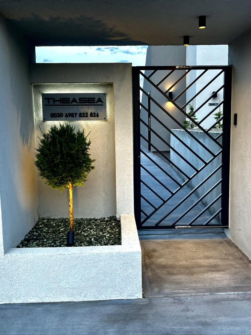 TheaSea Luxury Suites- Studio Suite 1