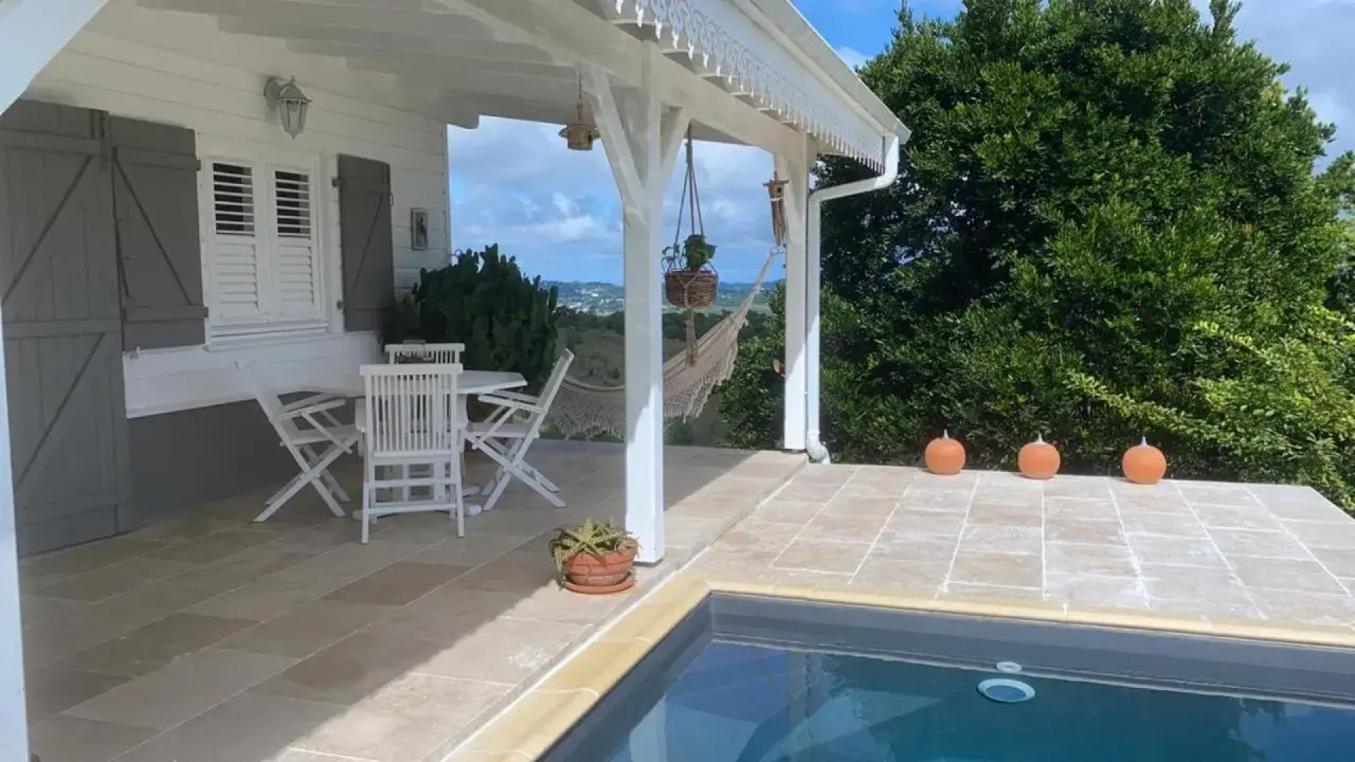 Villa 1 de standing 80m2 avec piscine et vue imprenable sur la mer et sur la campagne