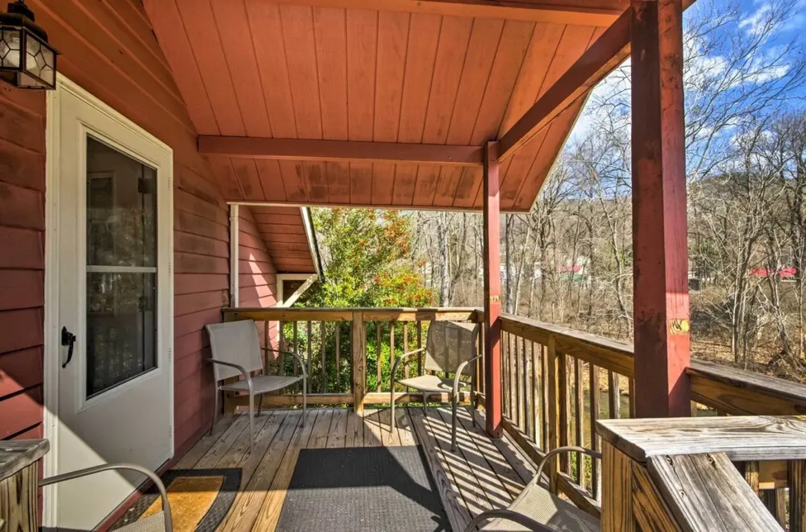 Damascus Apt w/ Views, Walk to Shops + Parks!