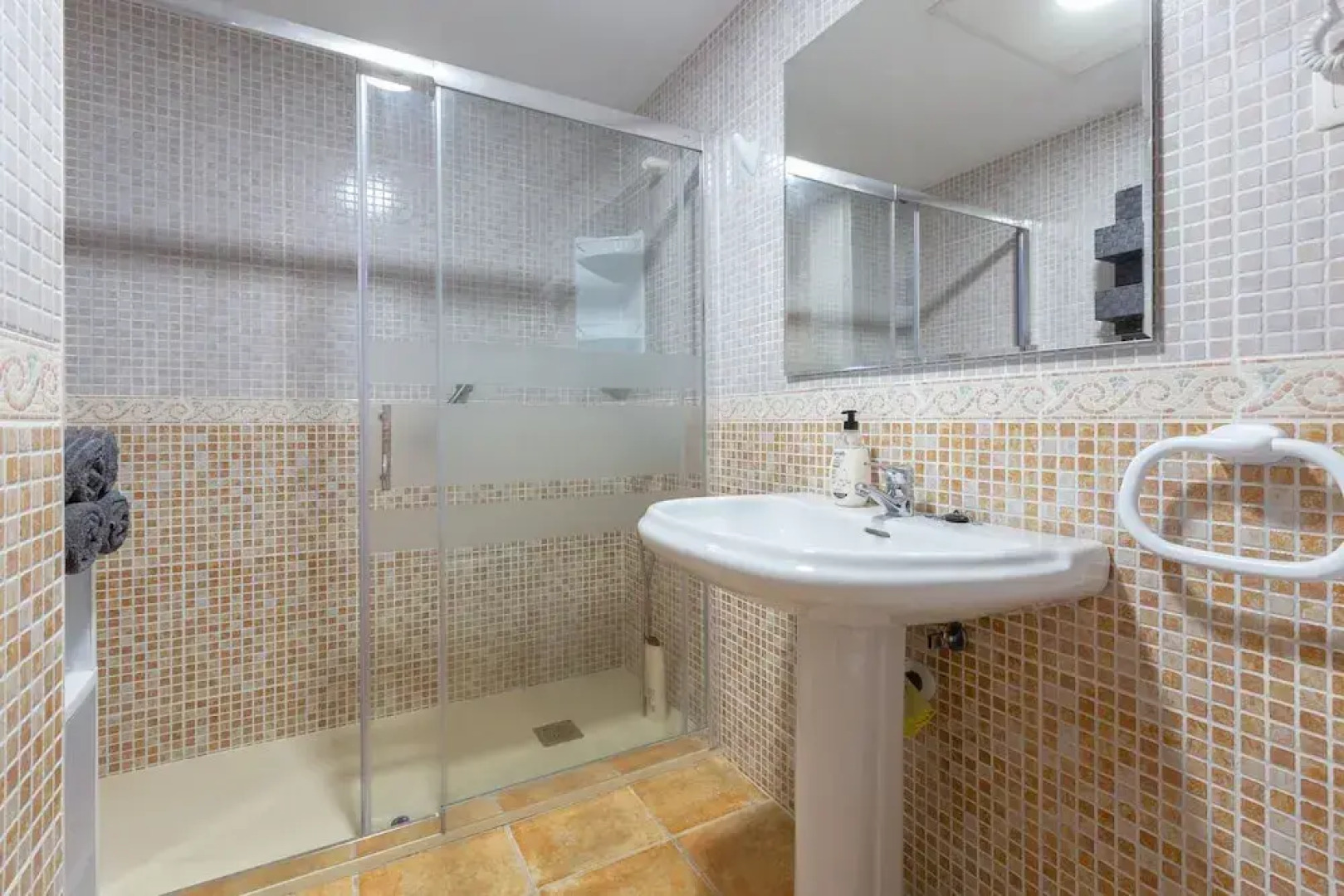 Tolox 2 in Tolox With 1 Bedrooms and 1 Bathrooms