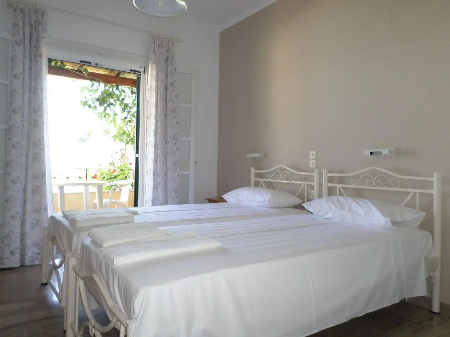 Rising Sun Apartments & Studios