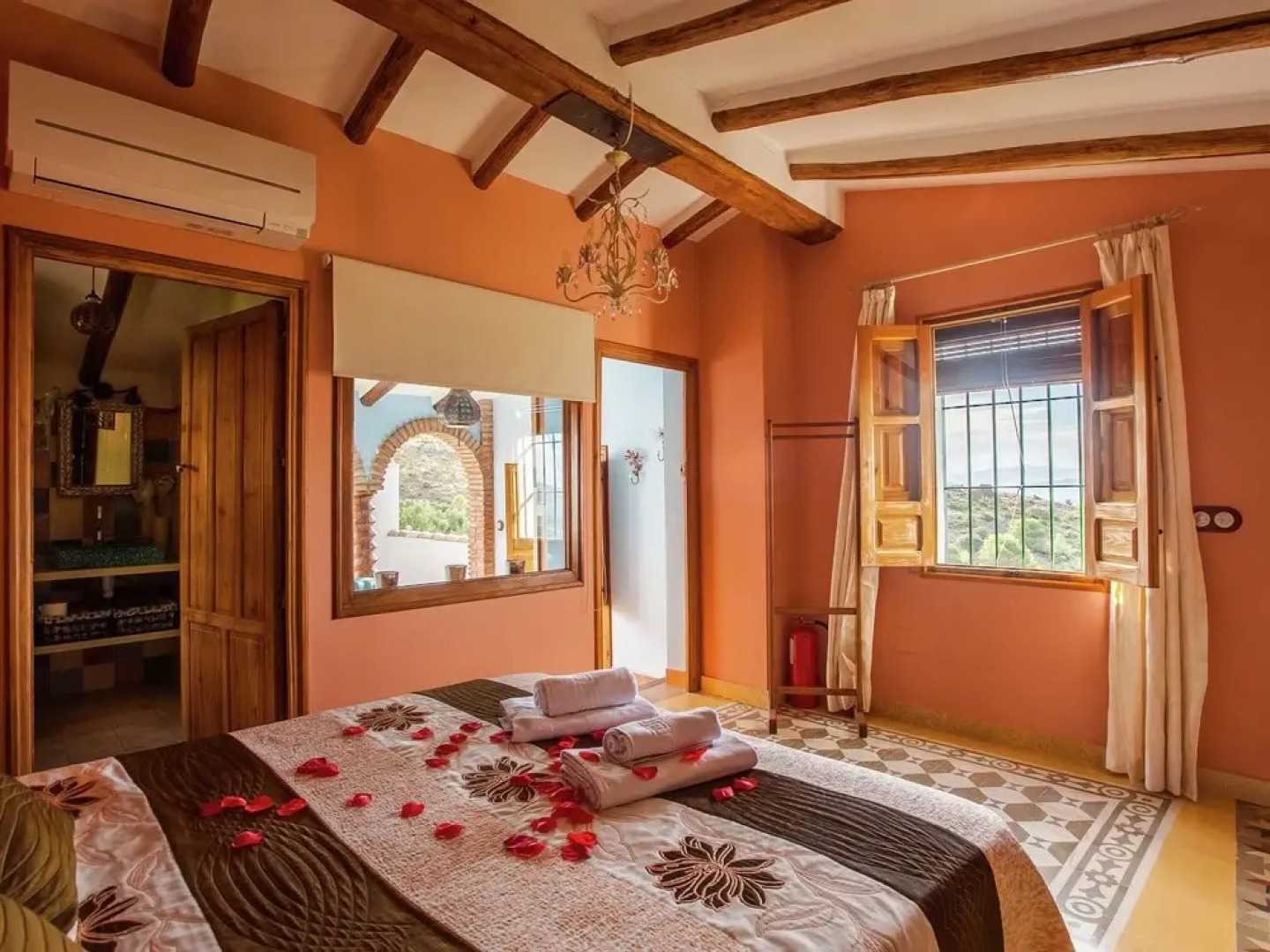 Comfortable Mansion in Rute with Hot Tub