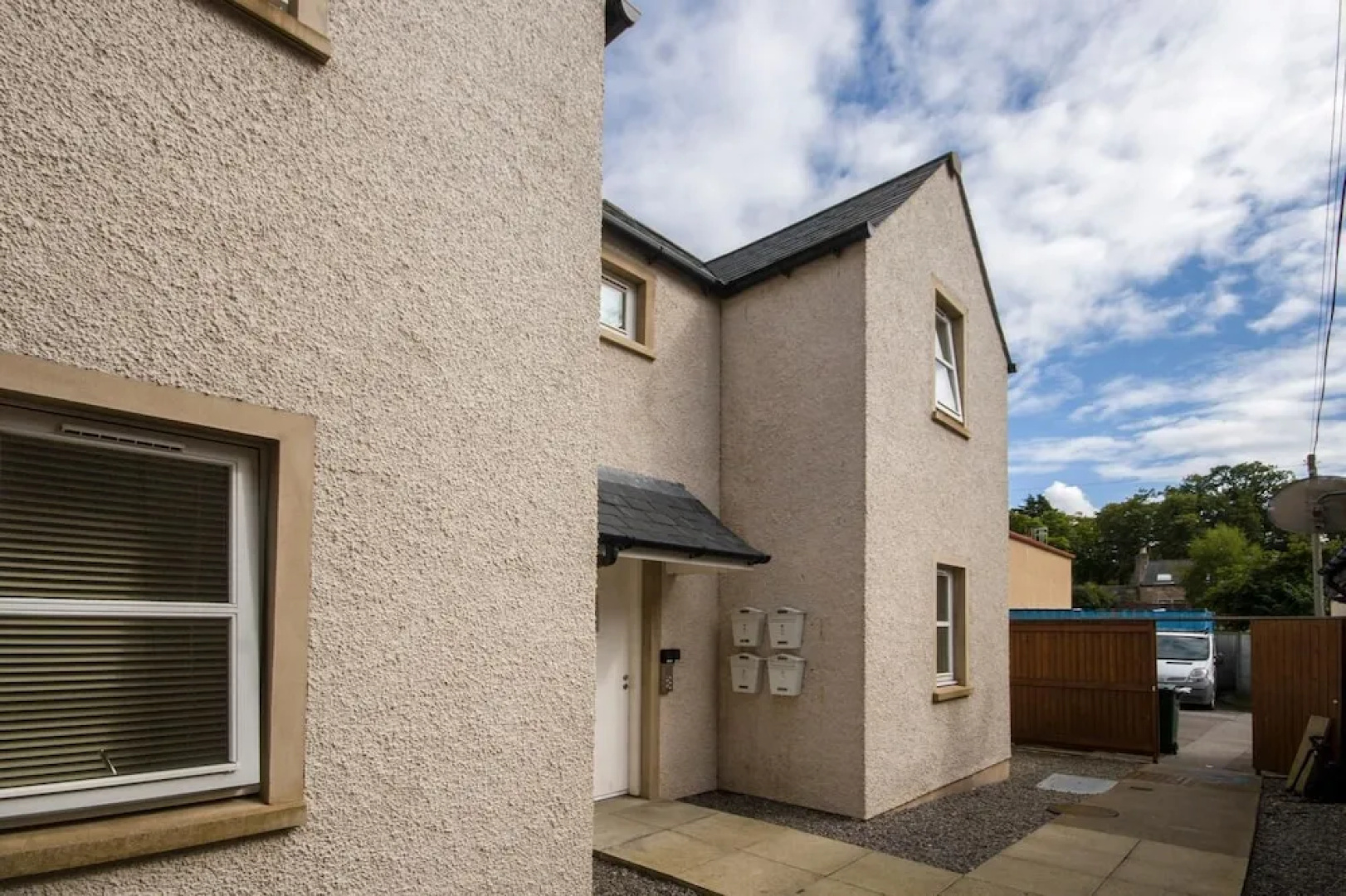 5 Varis Apartments