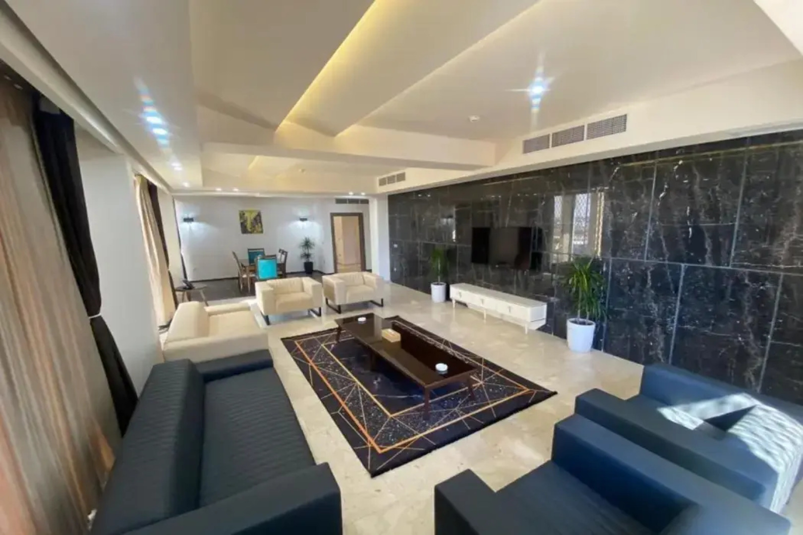 Khawarnaq Palace Hotel