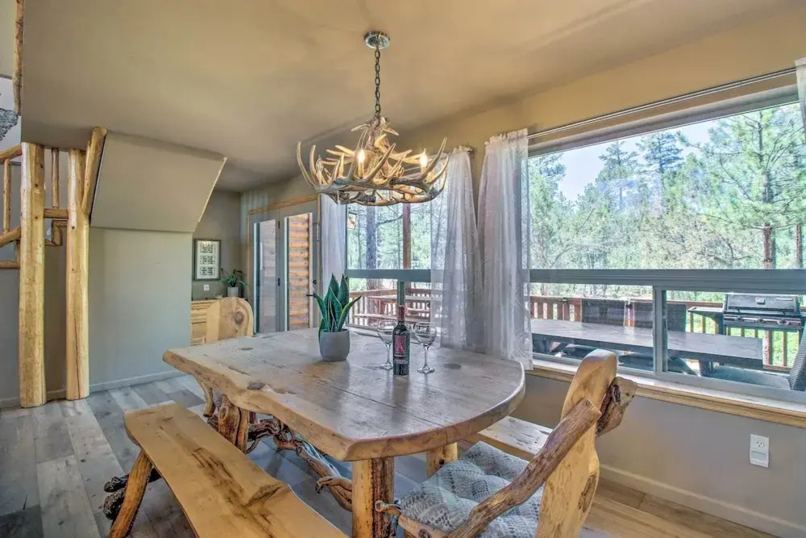 Deck, Grill & Fire Pit: Spacious Show Low Hideaway