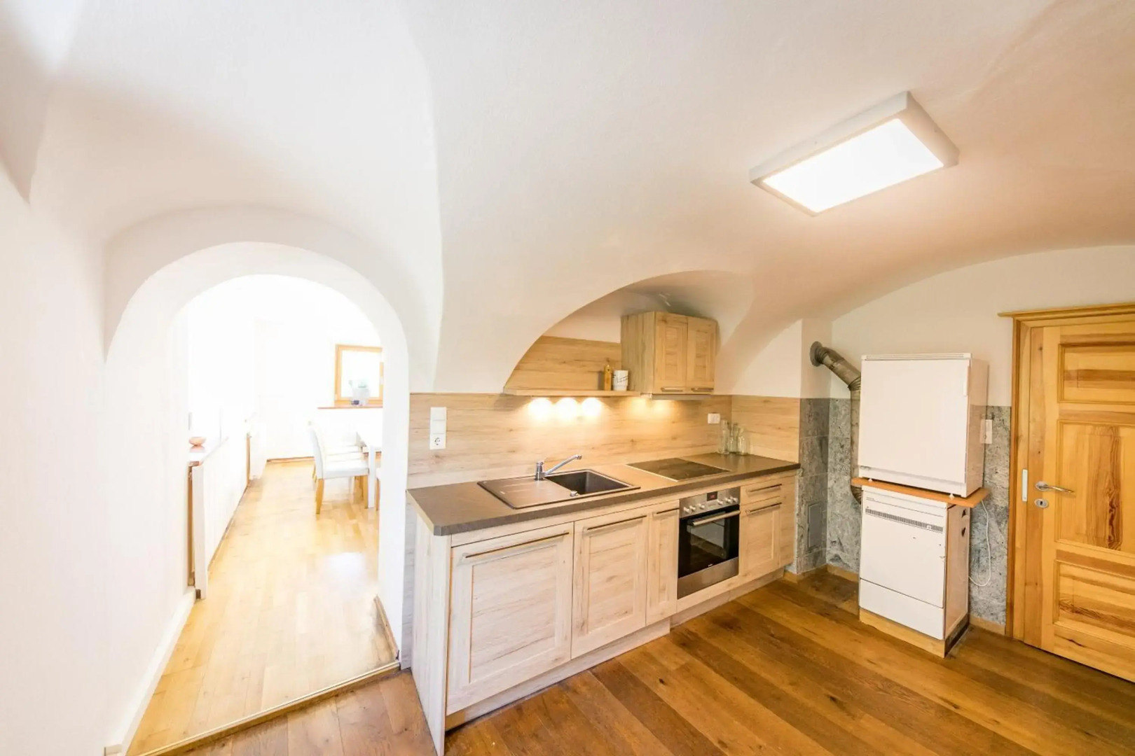 Chalet Green Pastures, romantic country side farm with pool near Salzburg