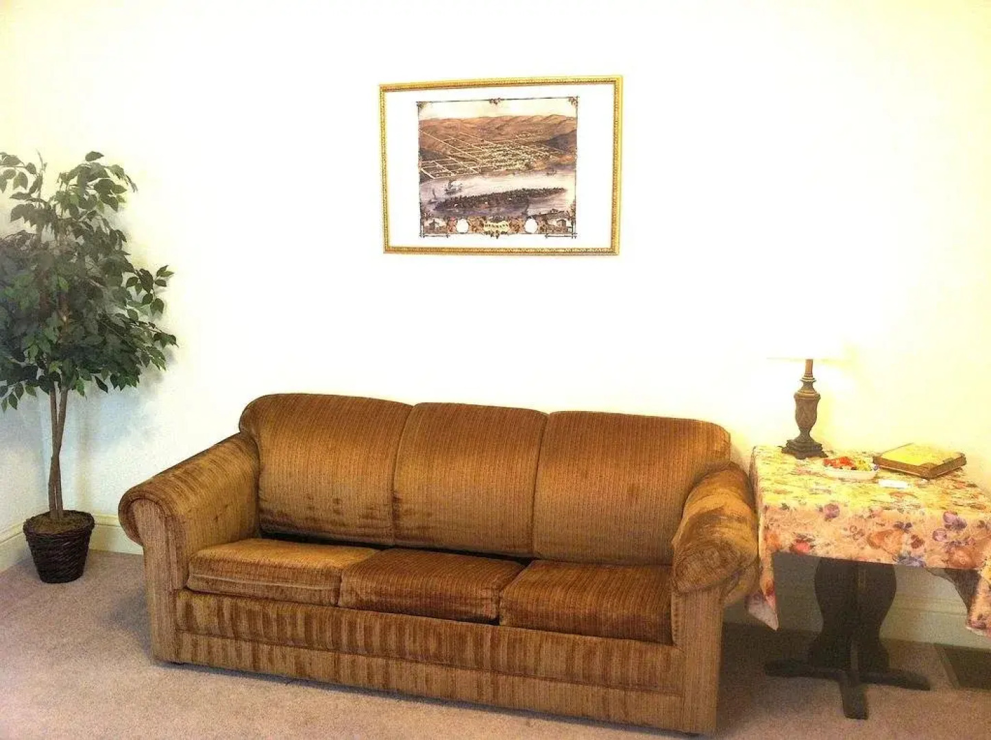 Hermann Crown Suites