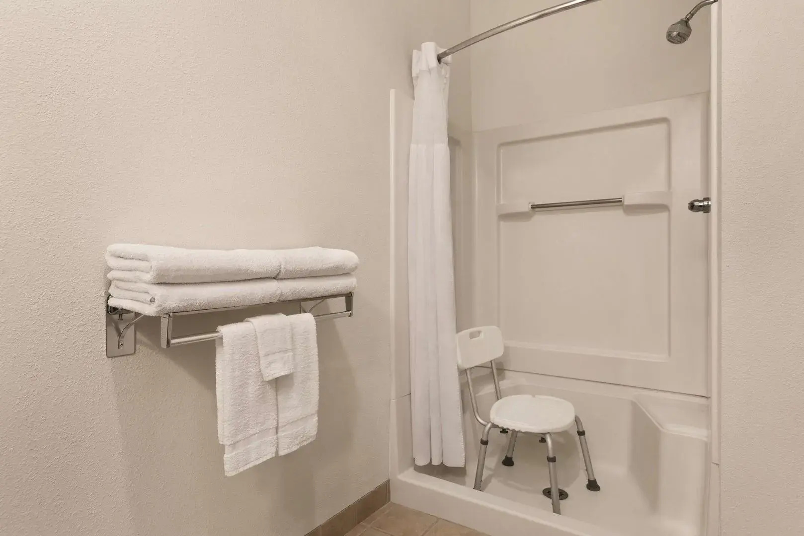 Country Inn & Suites by Radisson, Fairborn South, OH