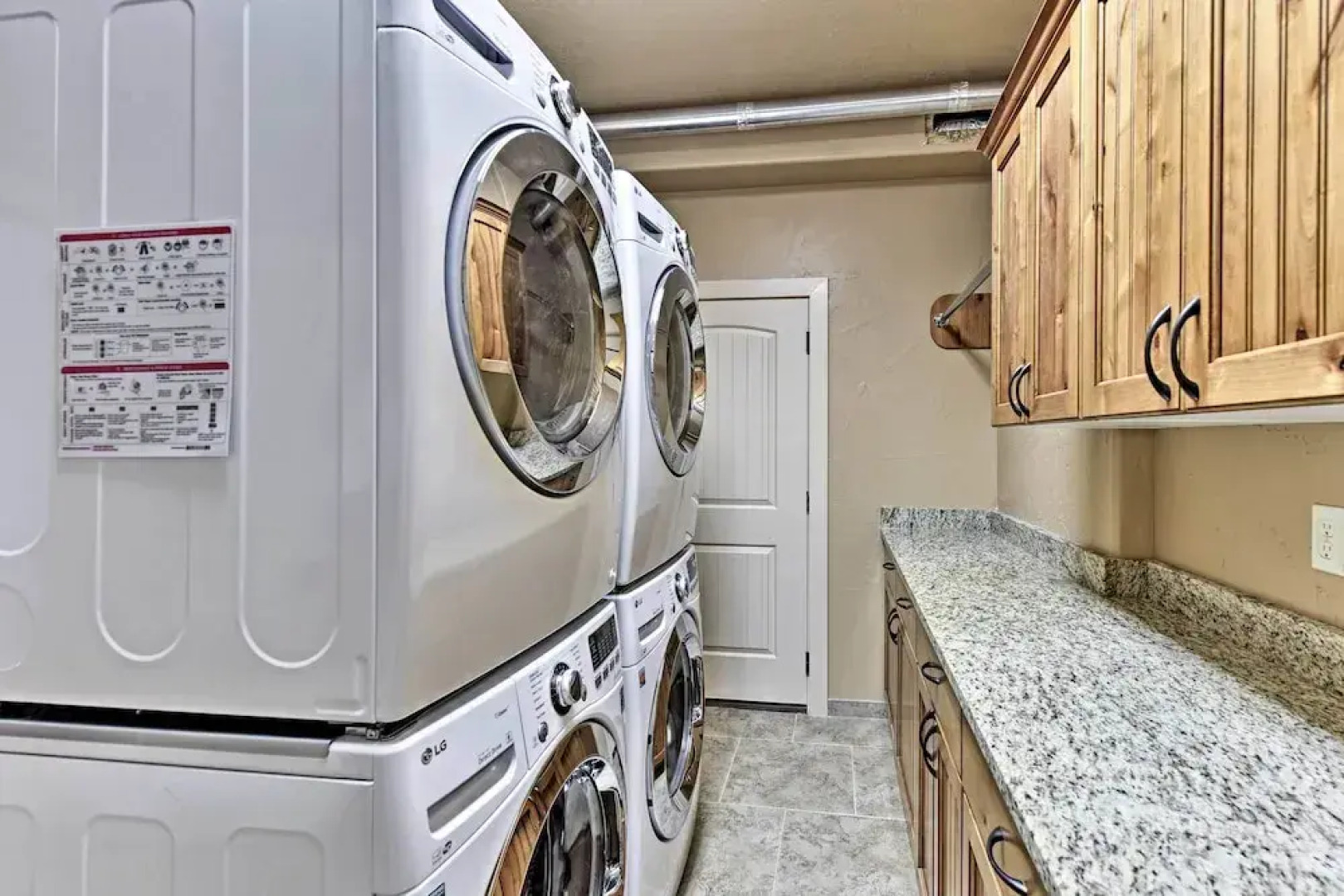 Cabin w/ Beach Access, Sport Court, Hot Tub & View