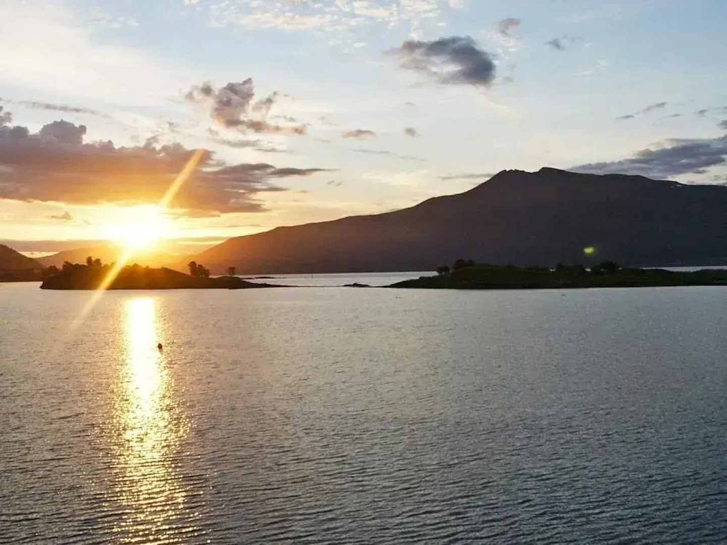 Four-Bedroom Holiday home in Gullesfjord