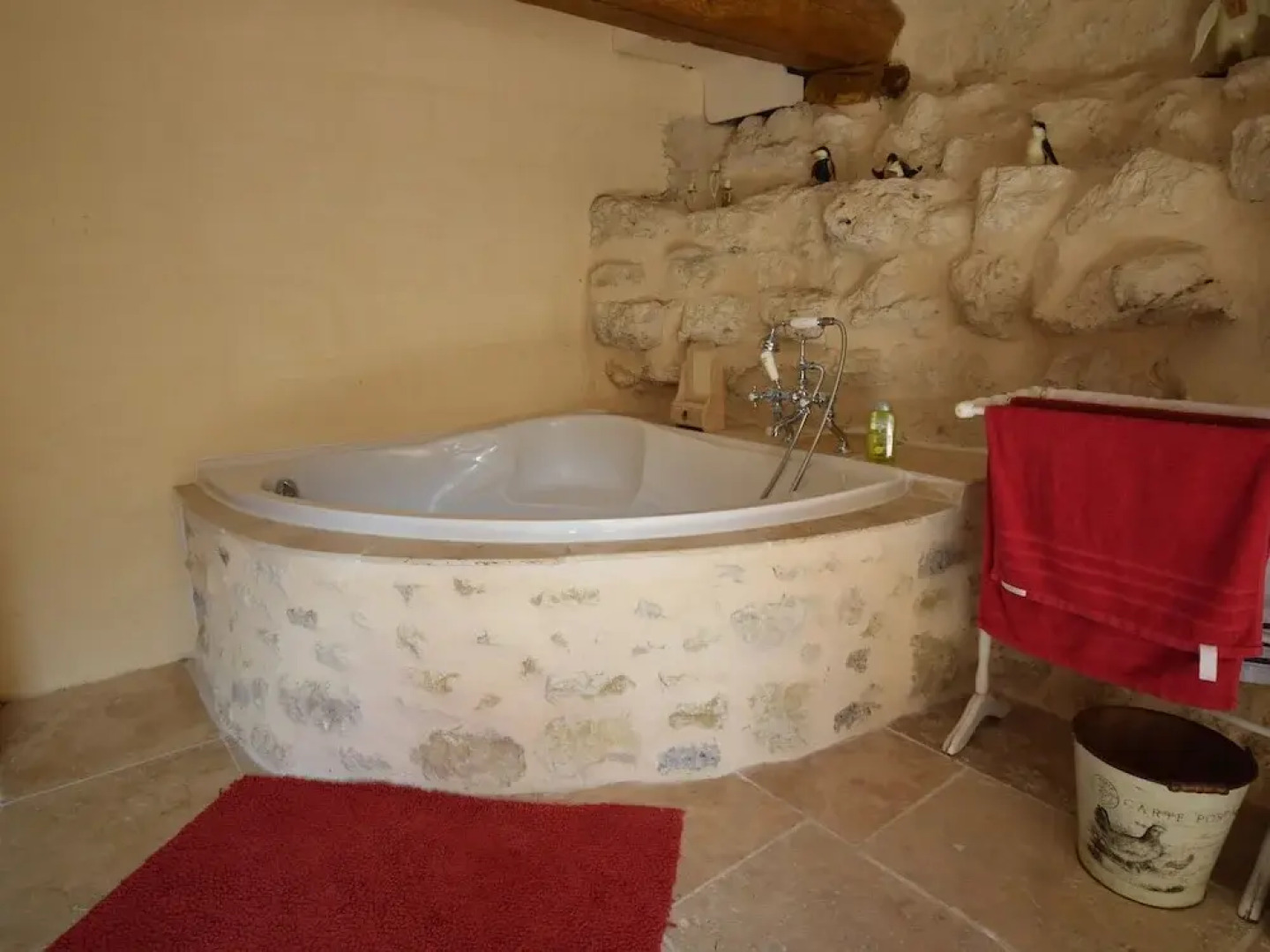 Authentic Castle in Bon-Encontre with Open Kitchen