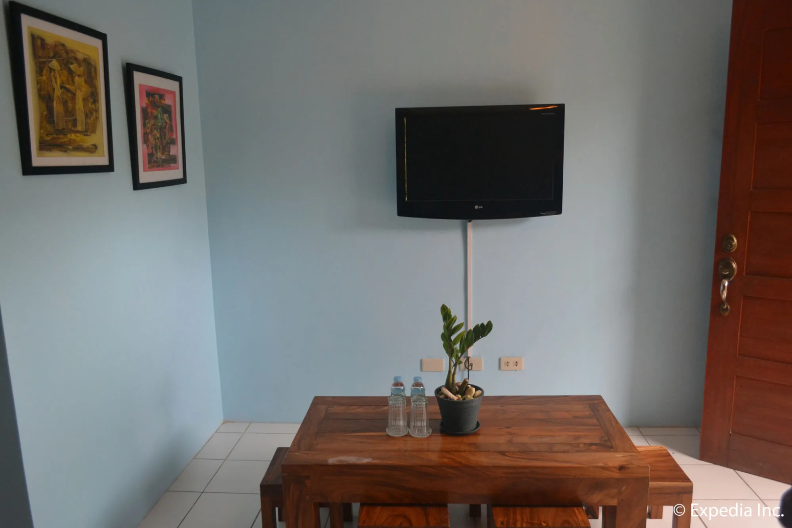 Lazea Tagaytay Inn