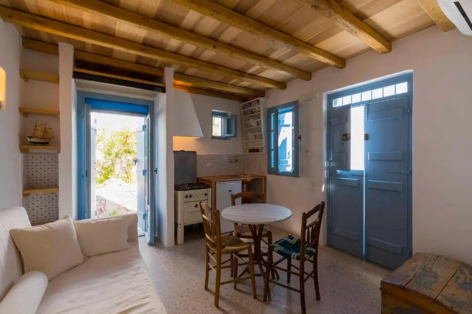 Mezzolovero Suites Kimolos