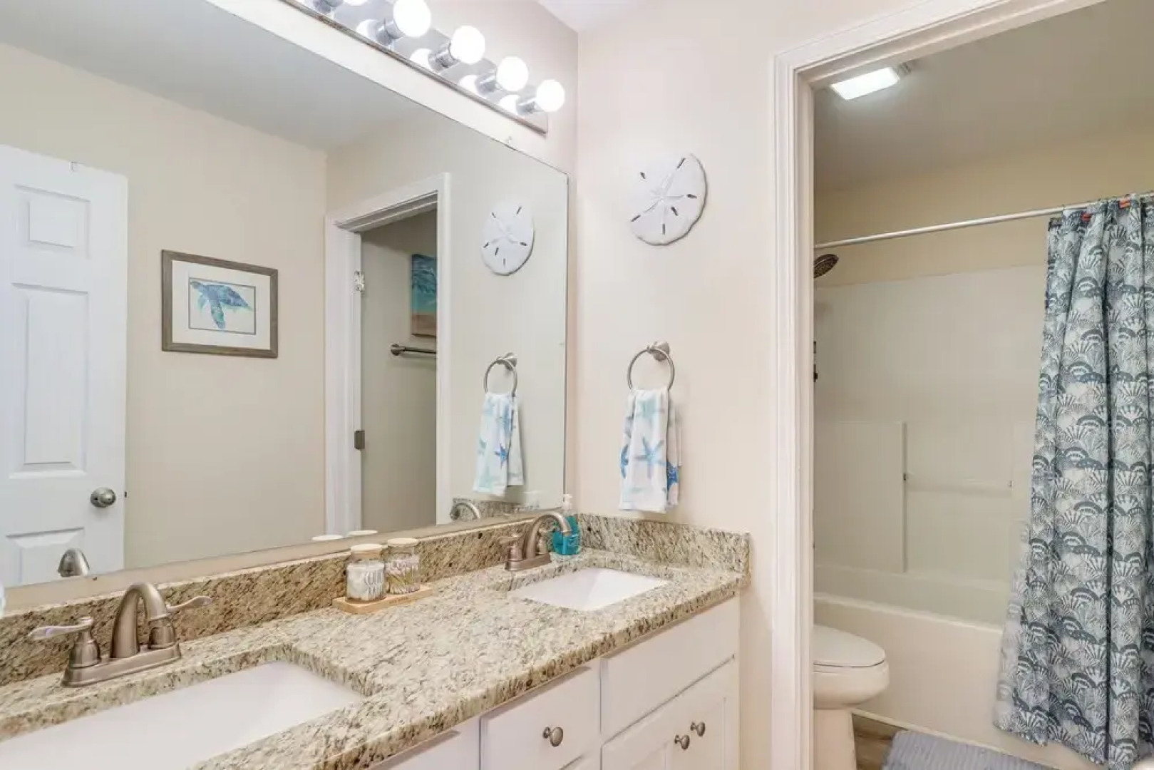 Walk to Beach: Family-friendly Surf City Condo!