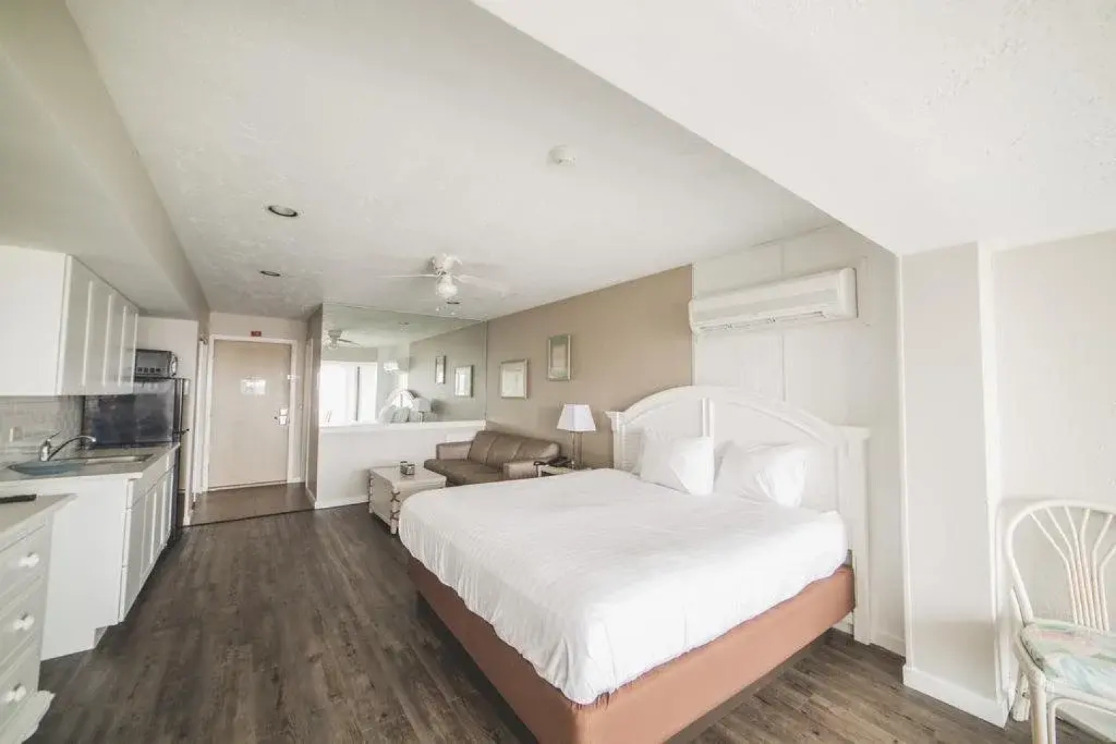 Surf Club Oceanfront Hotel