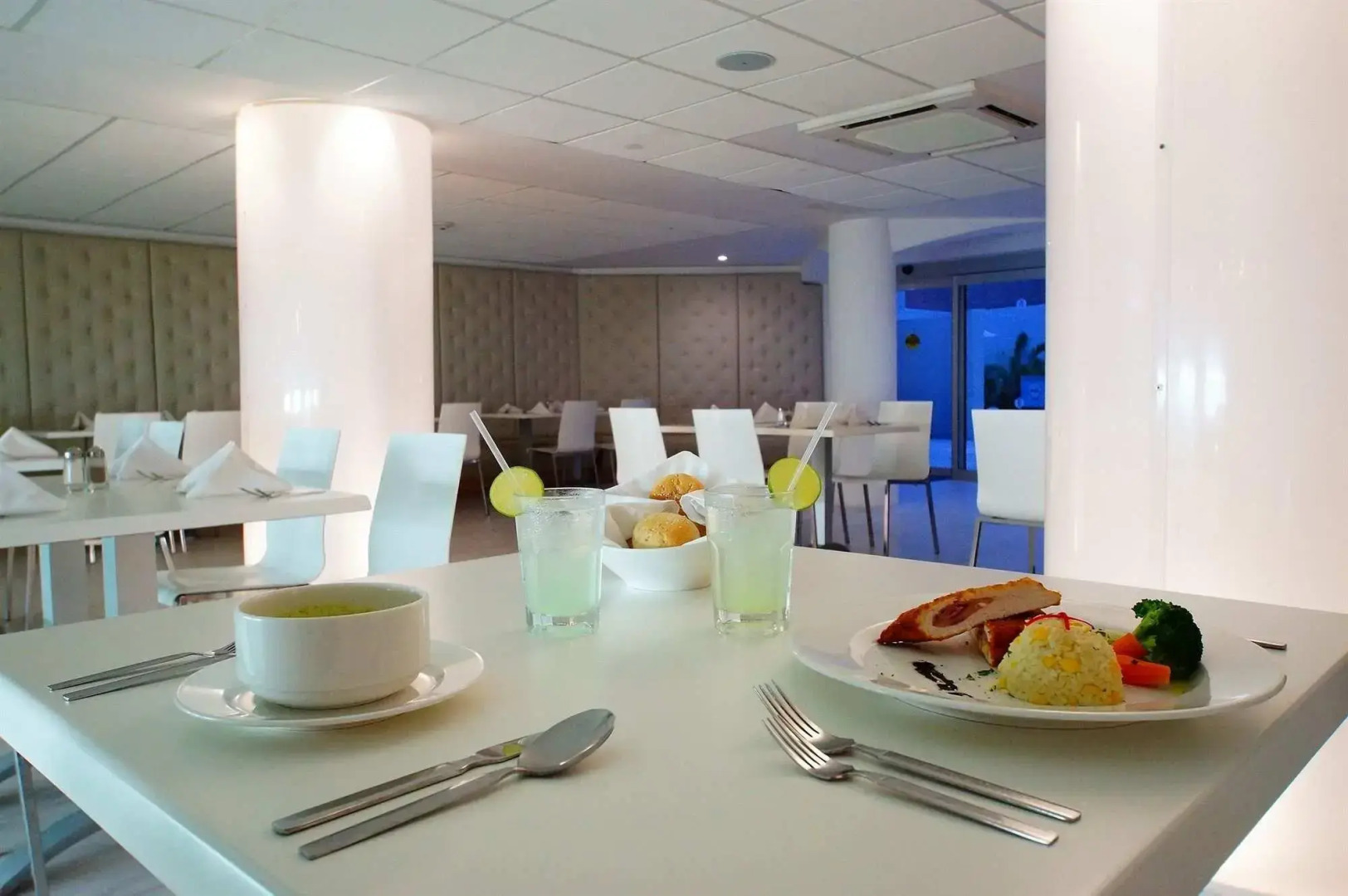 Отель Adhara Express